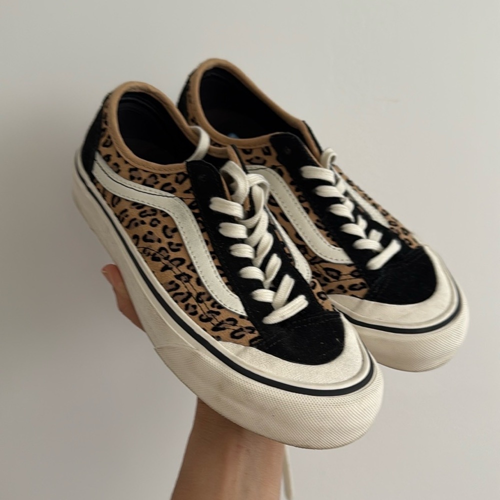Leopard vans